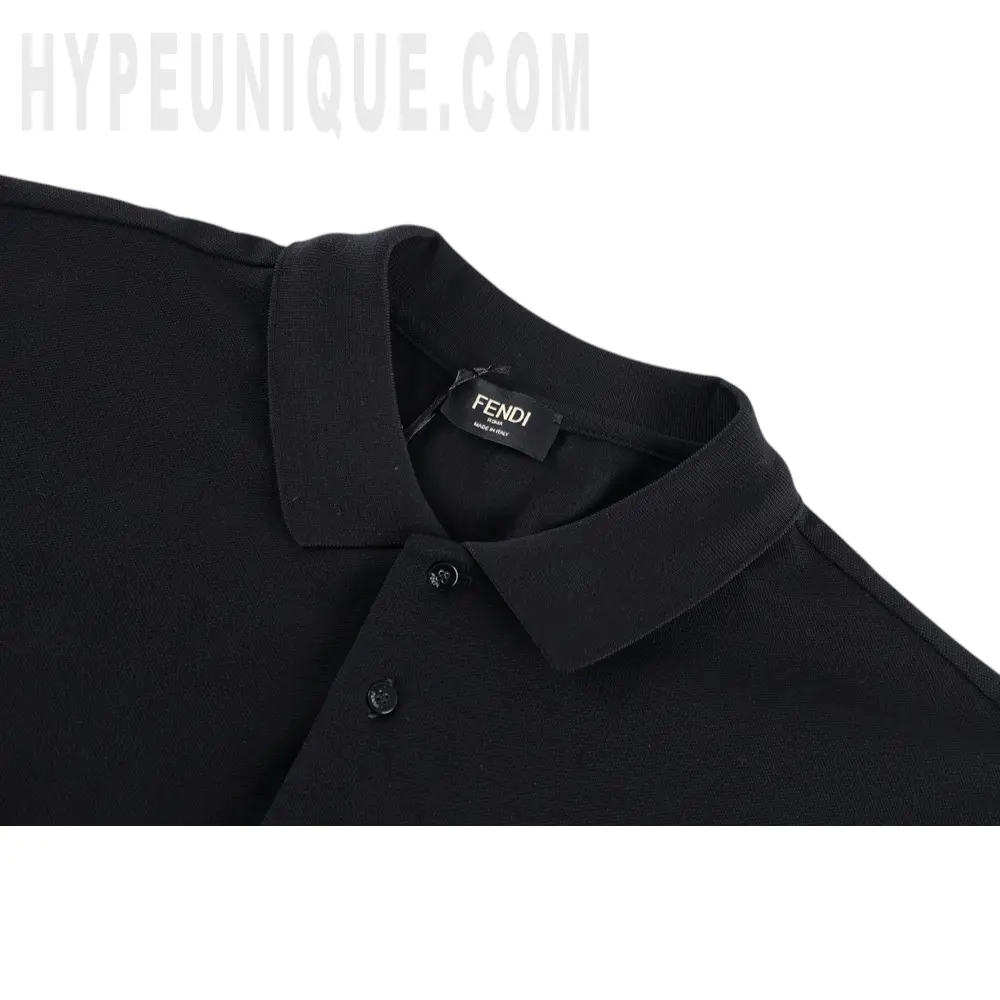 Close-up of the collar detail