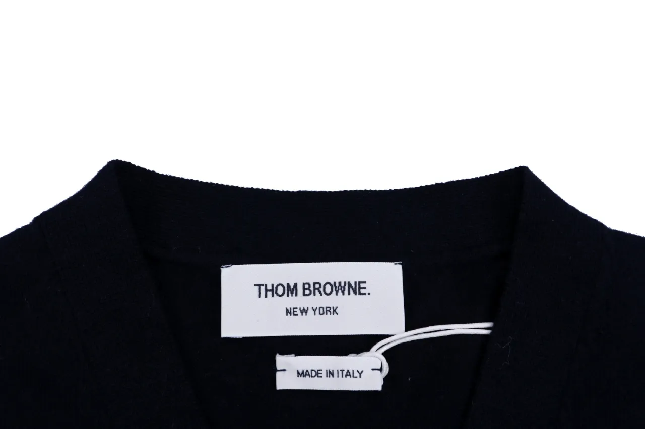 Neckline and Tag
