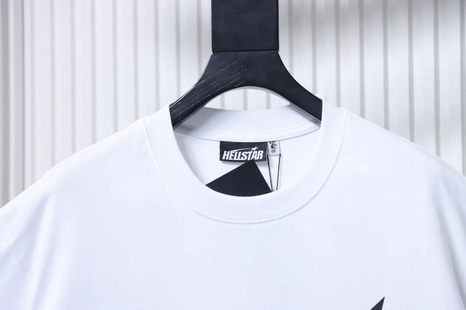 Neckline