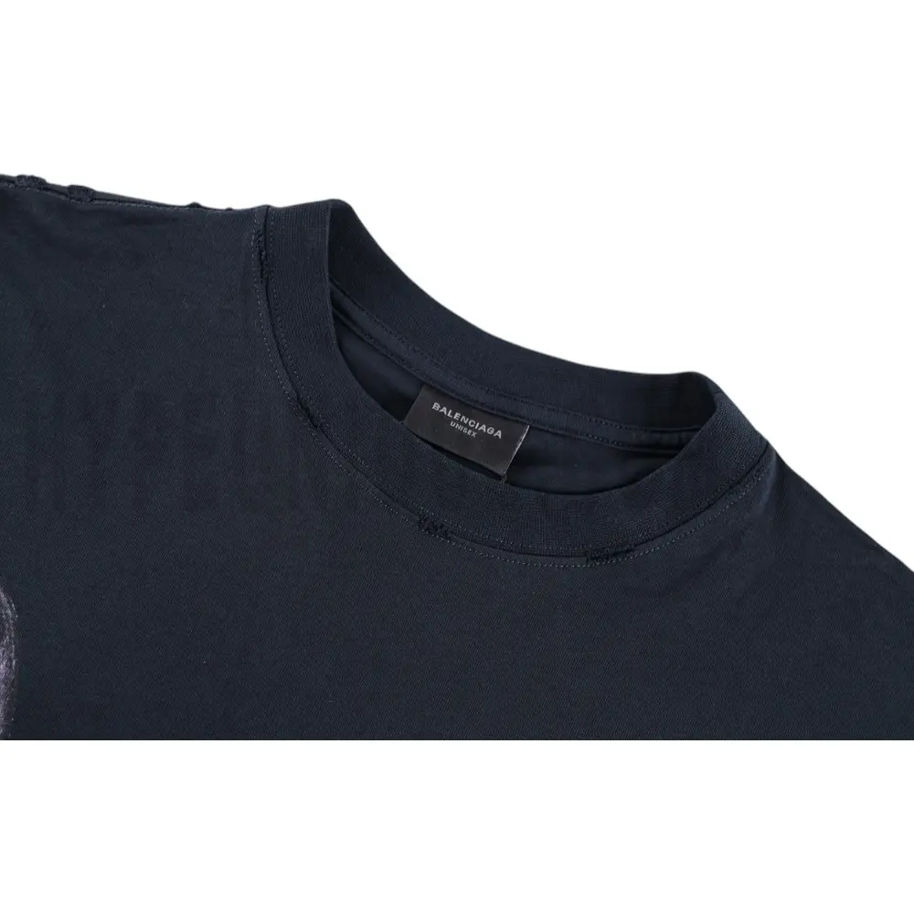 Round neckline