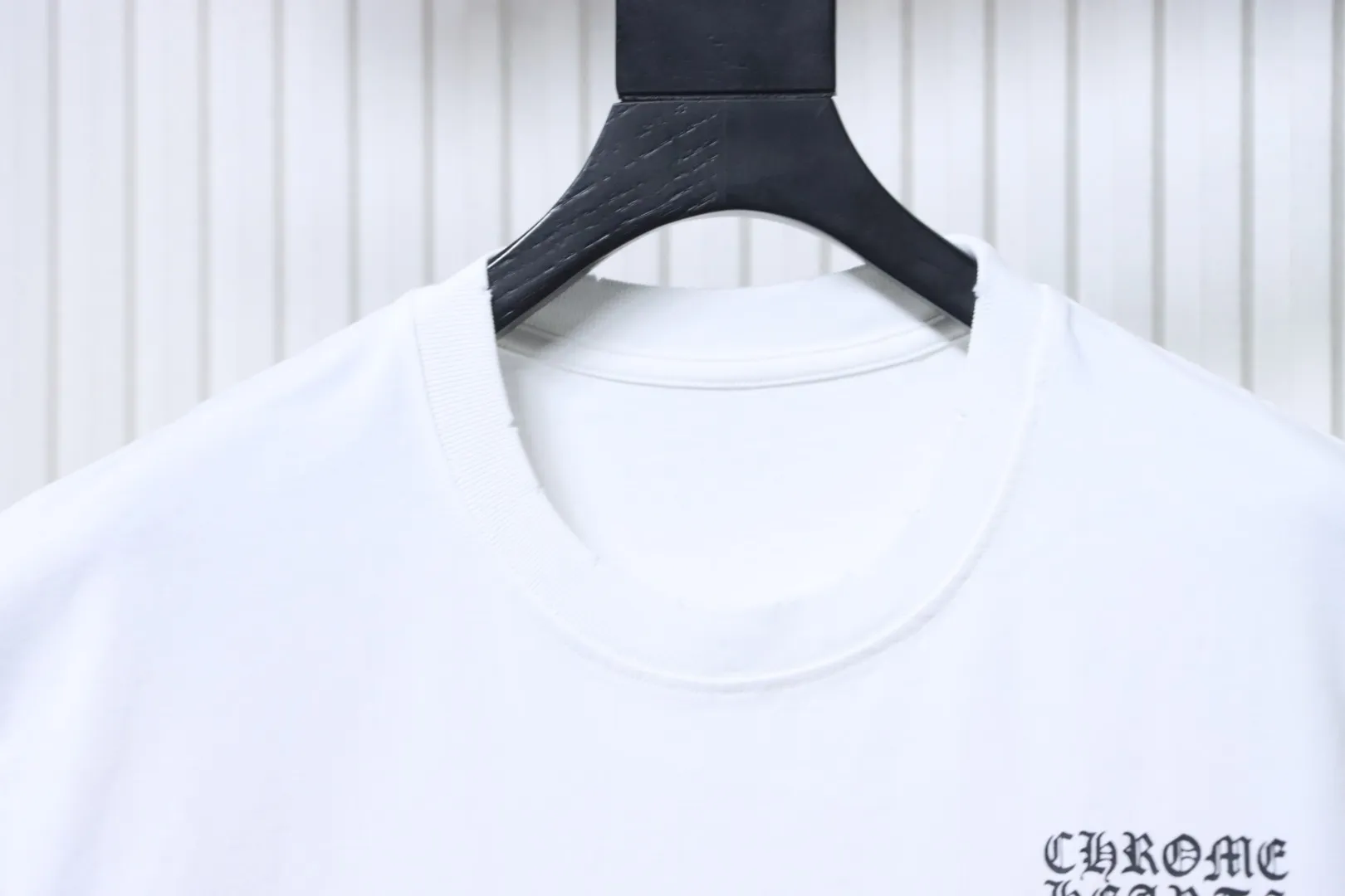 Neckline