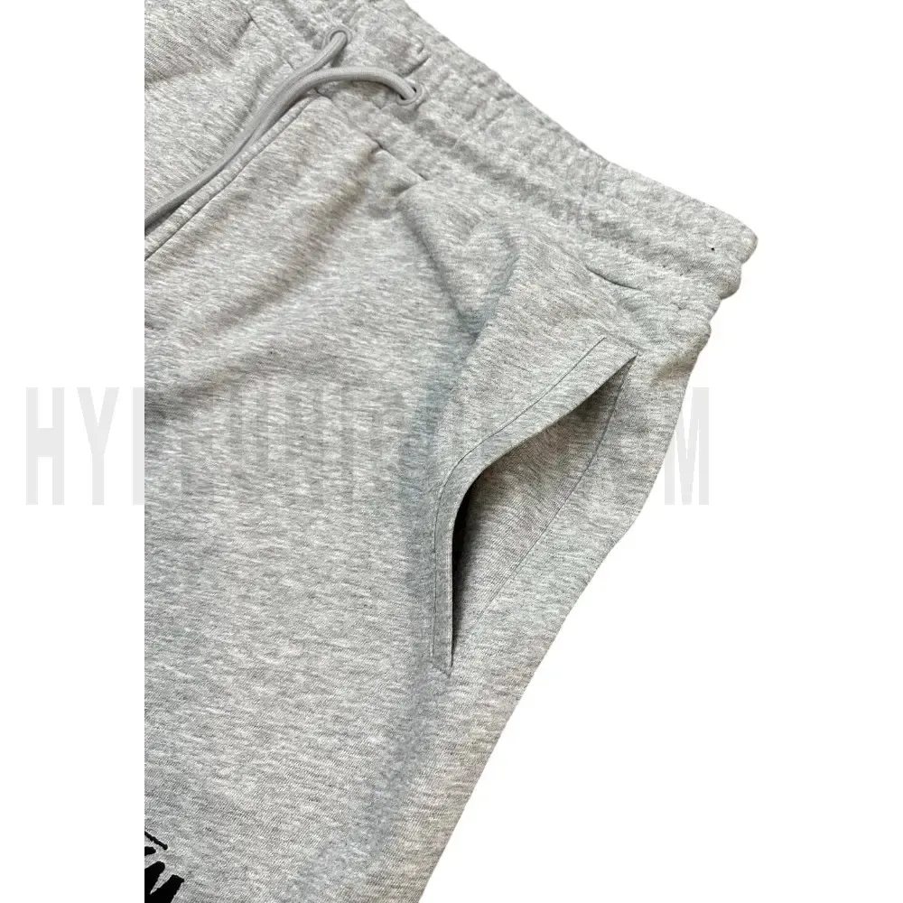 Precision-cut with wrinkle-resistant soft fabric.