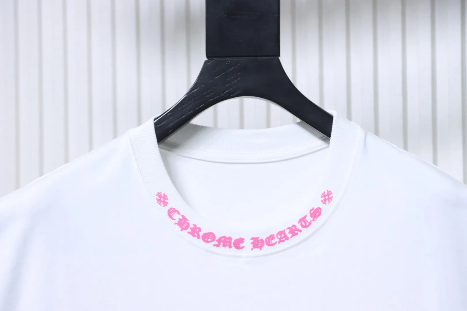 Neckline