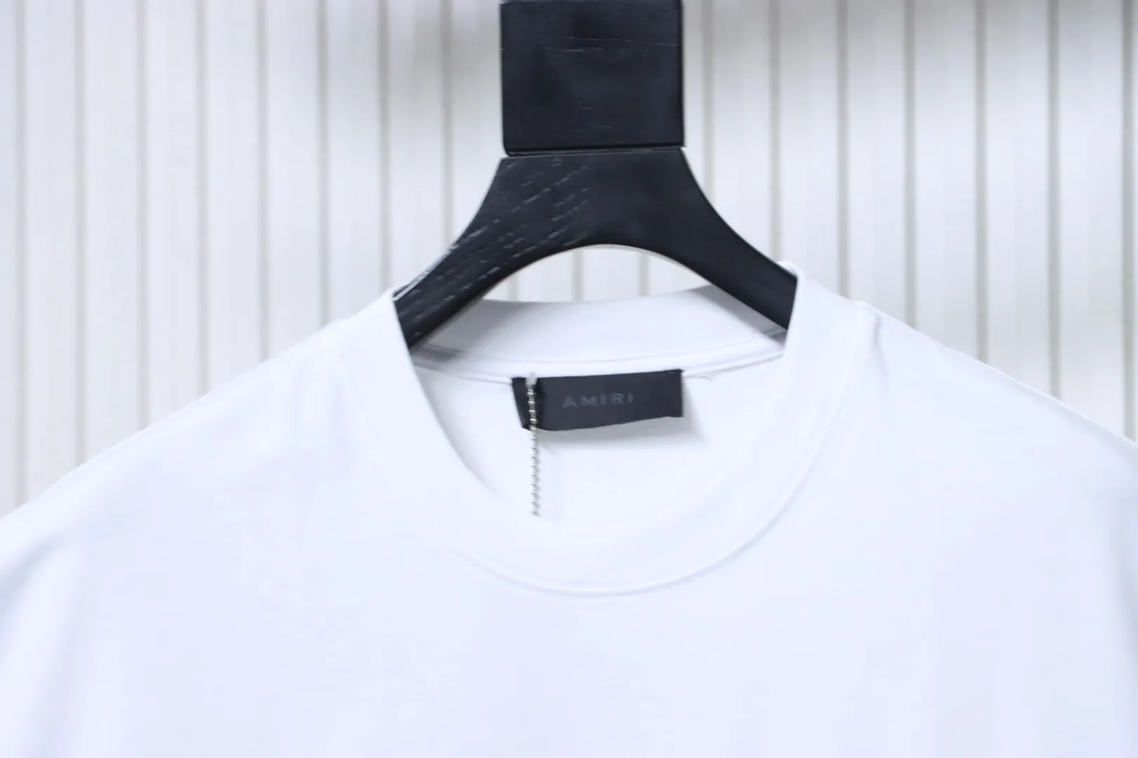 Neckline
