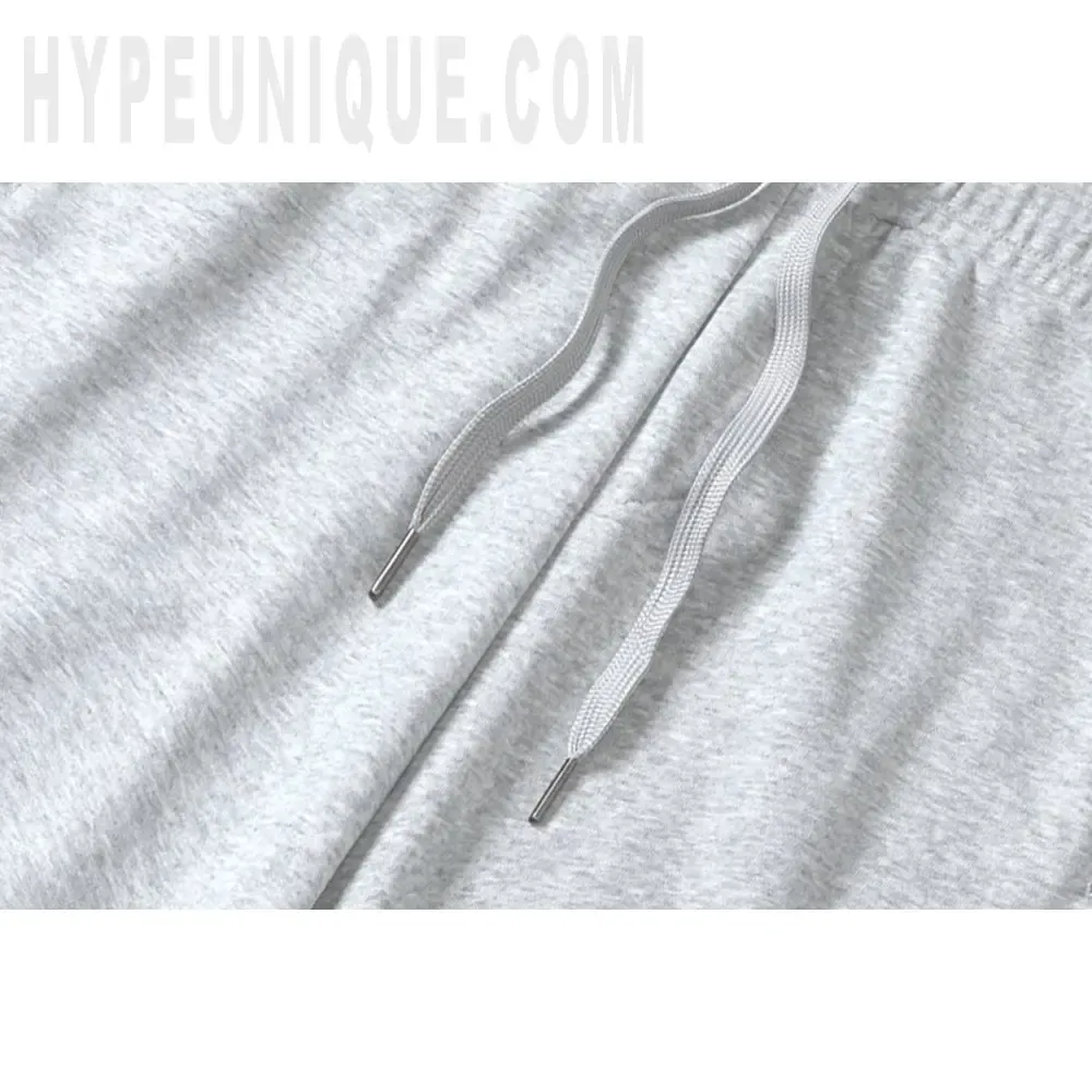 Drawstring on the pants