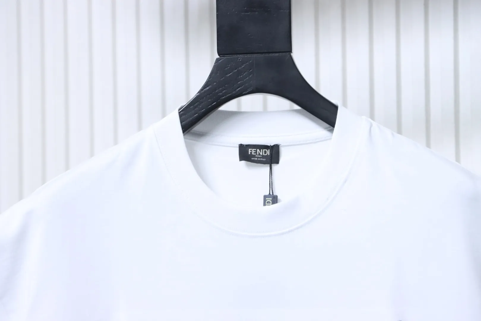 Neckline