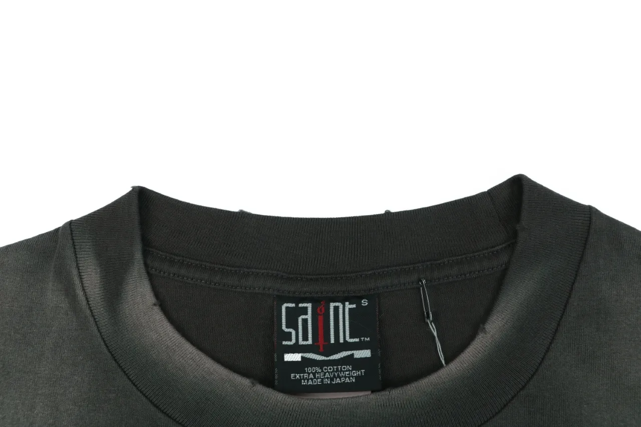Close-up Neckline