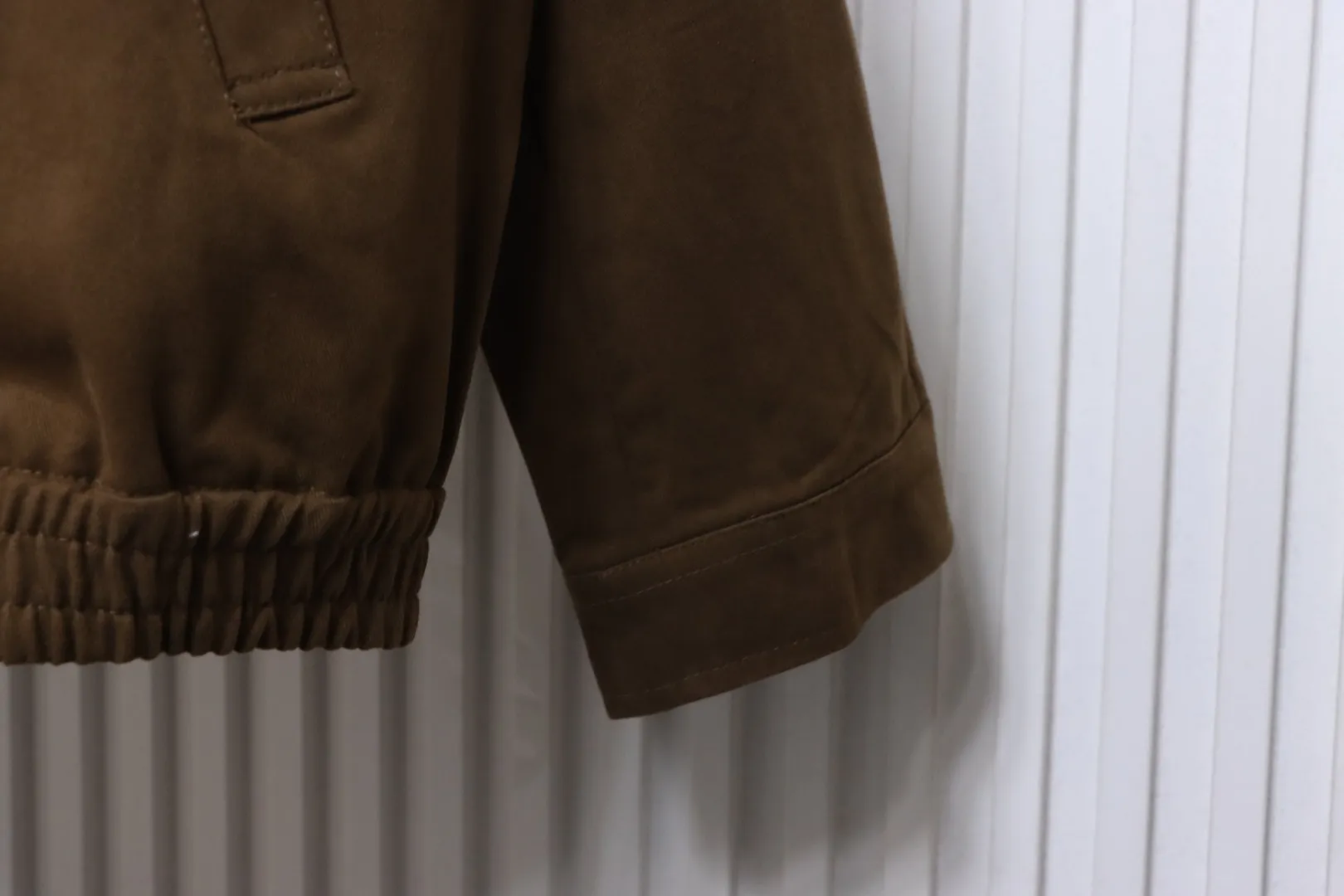 L,ong Sleeve Detail