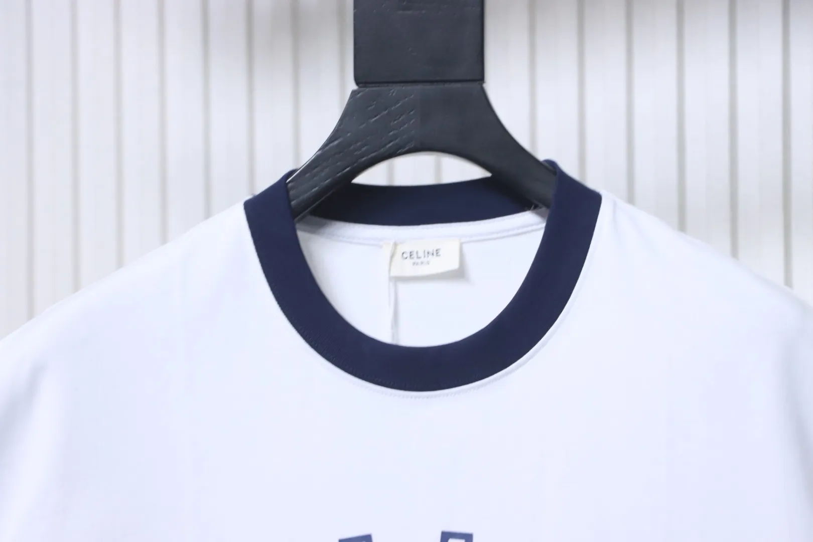 Neckline