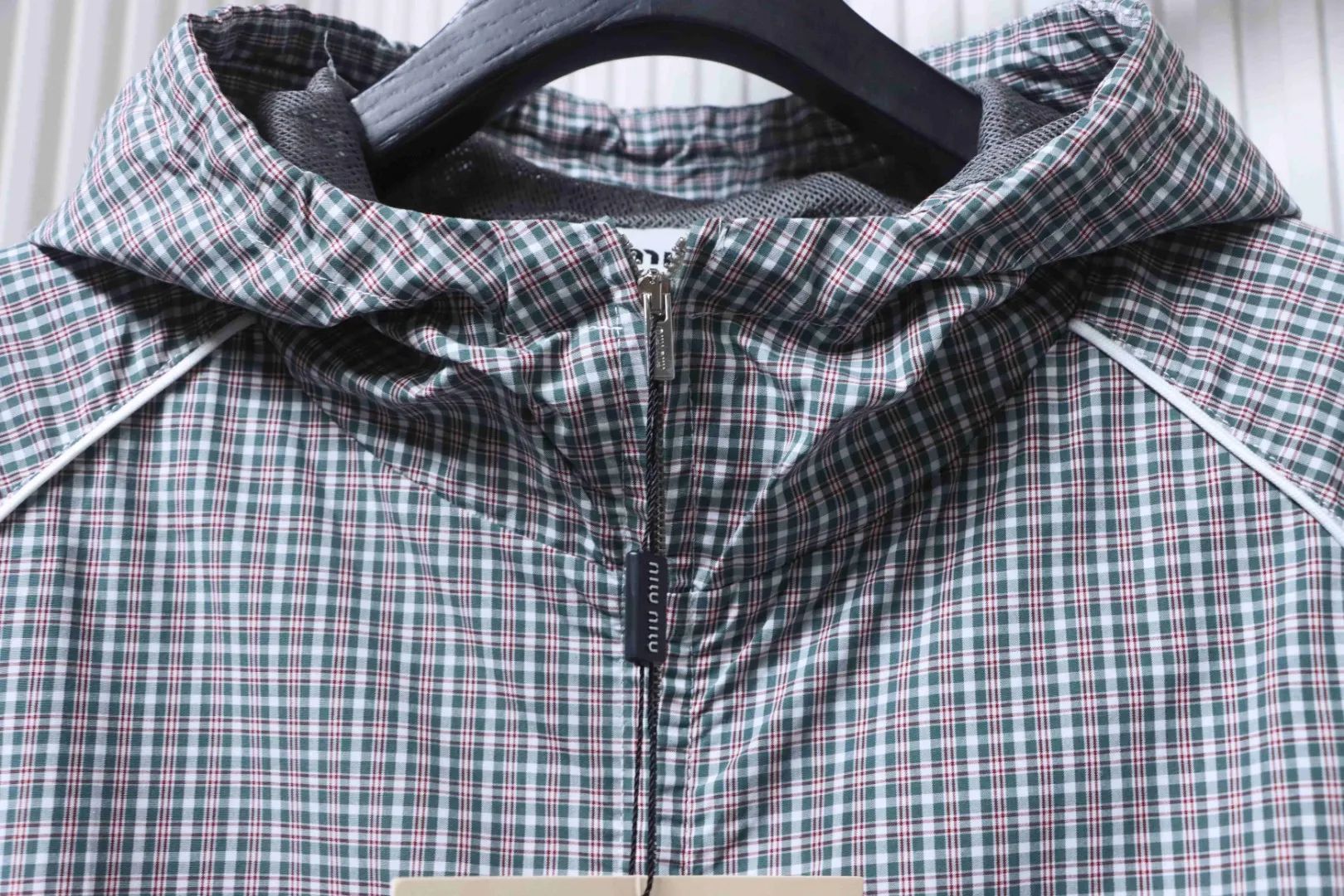 Collar Detail