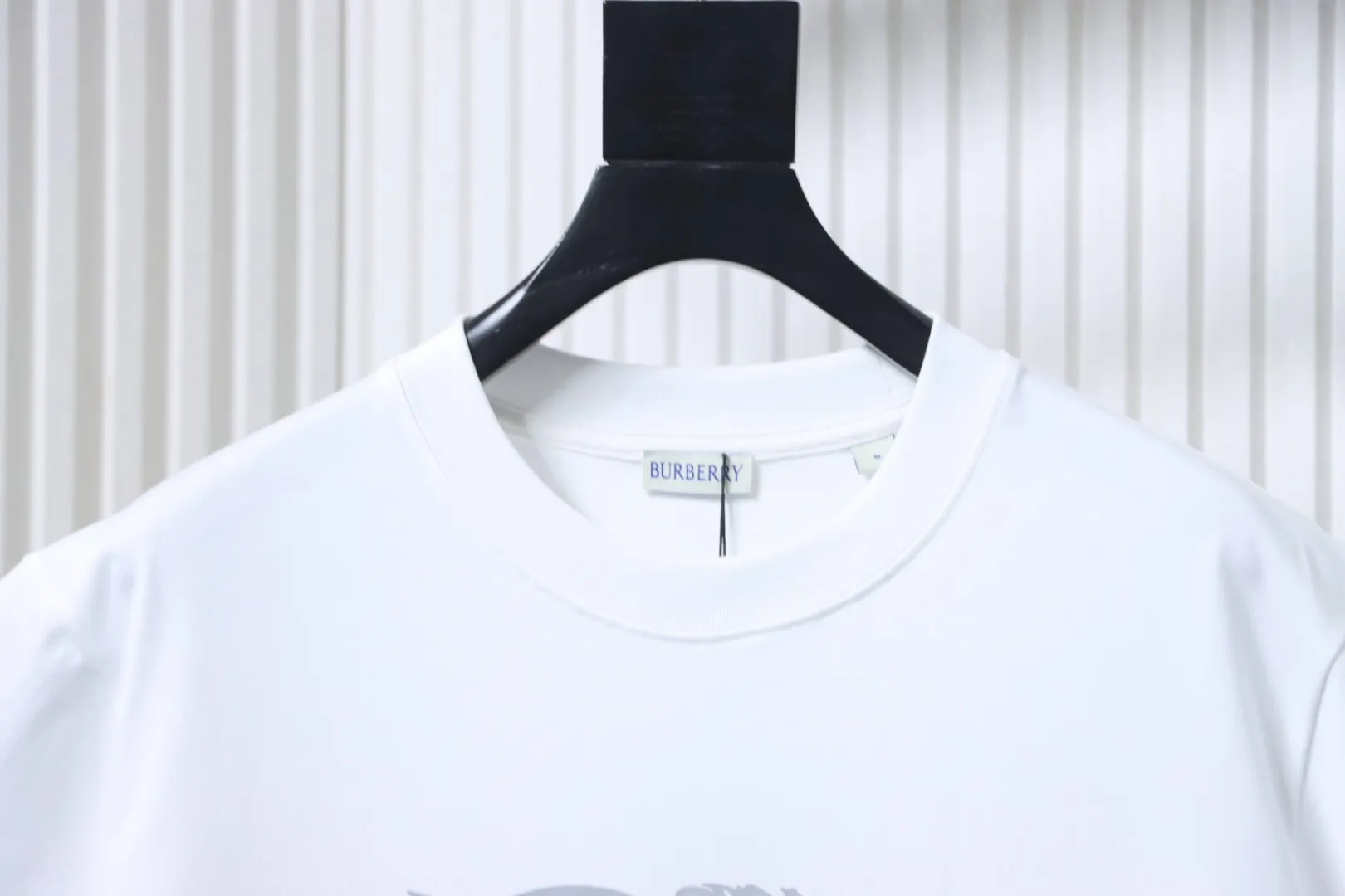 Neckline