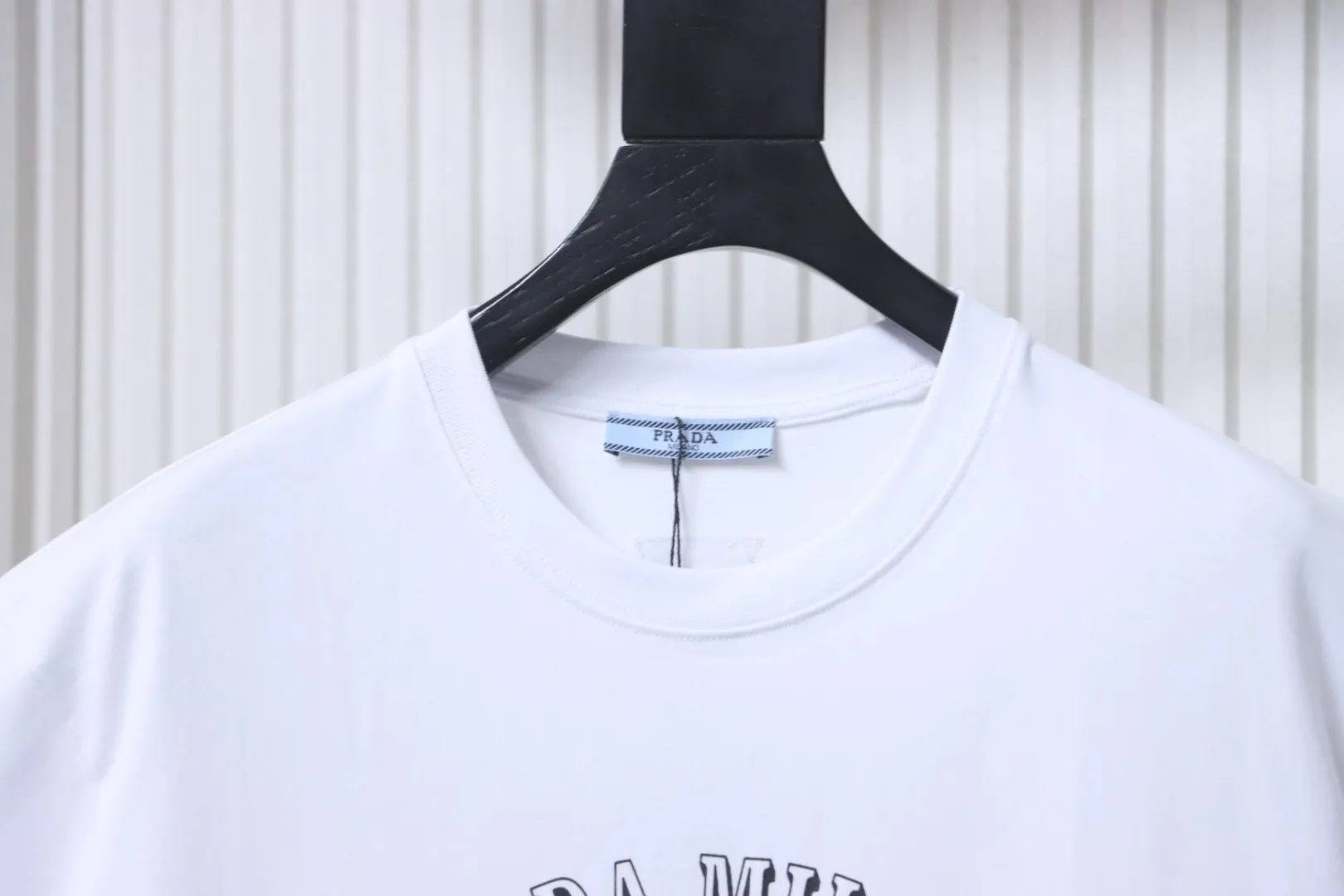 Neckline