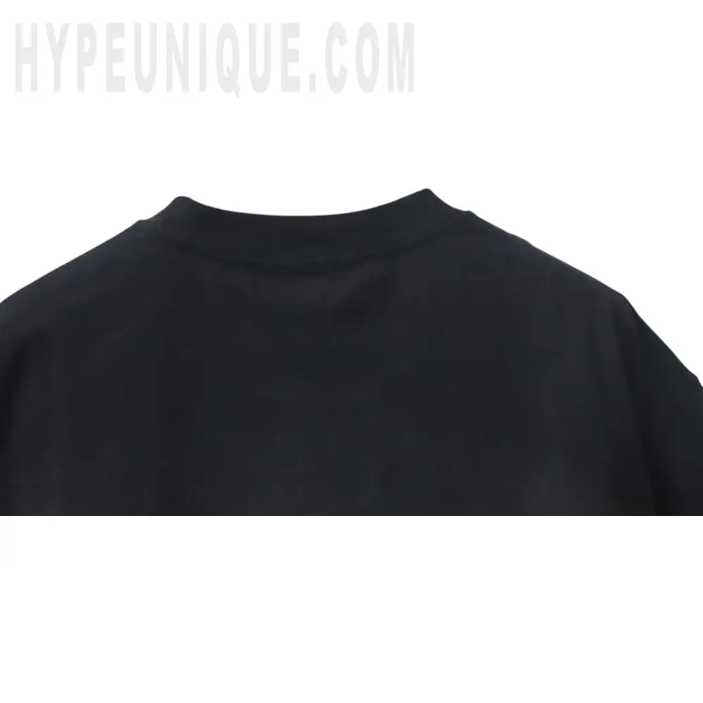 Close-up of the collar detail