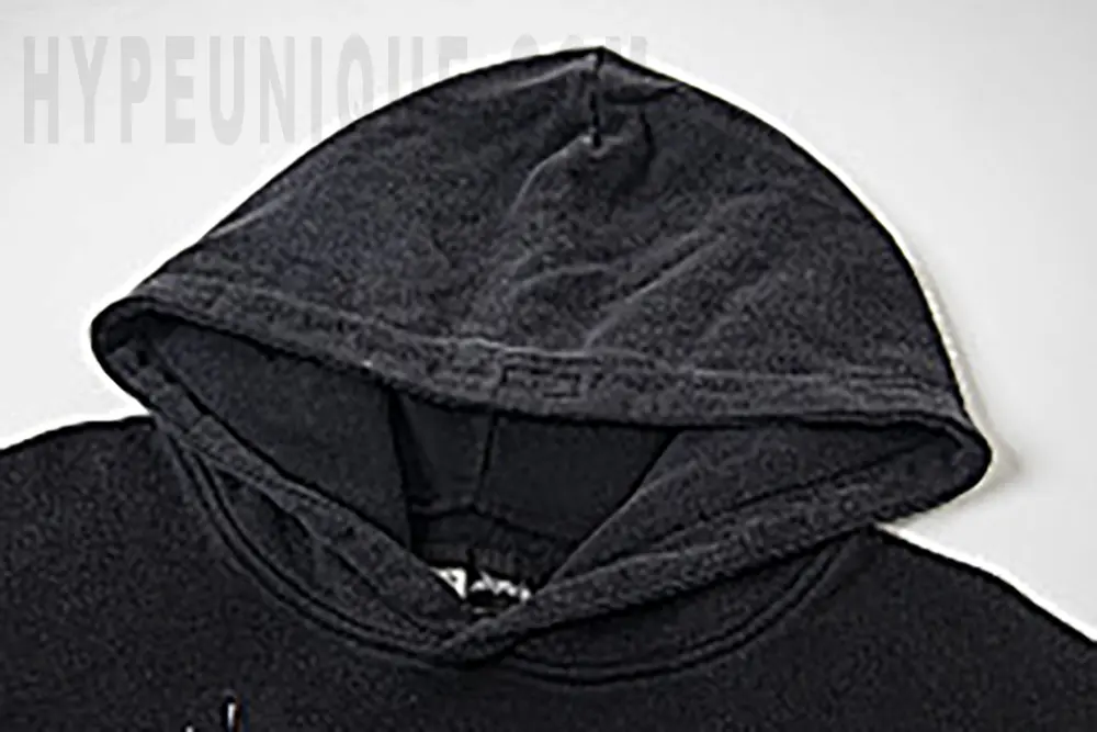 Close-up of the collar detail