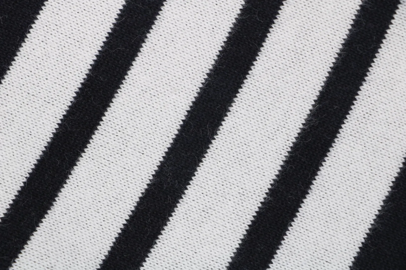 Four Bar Detail