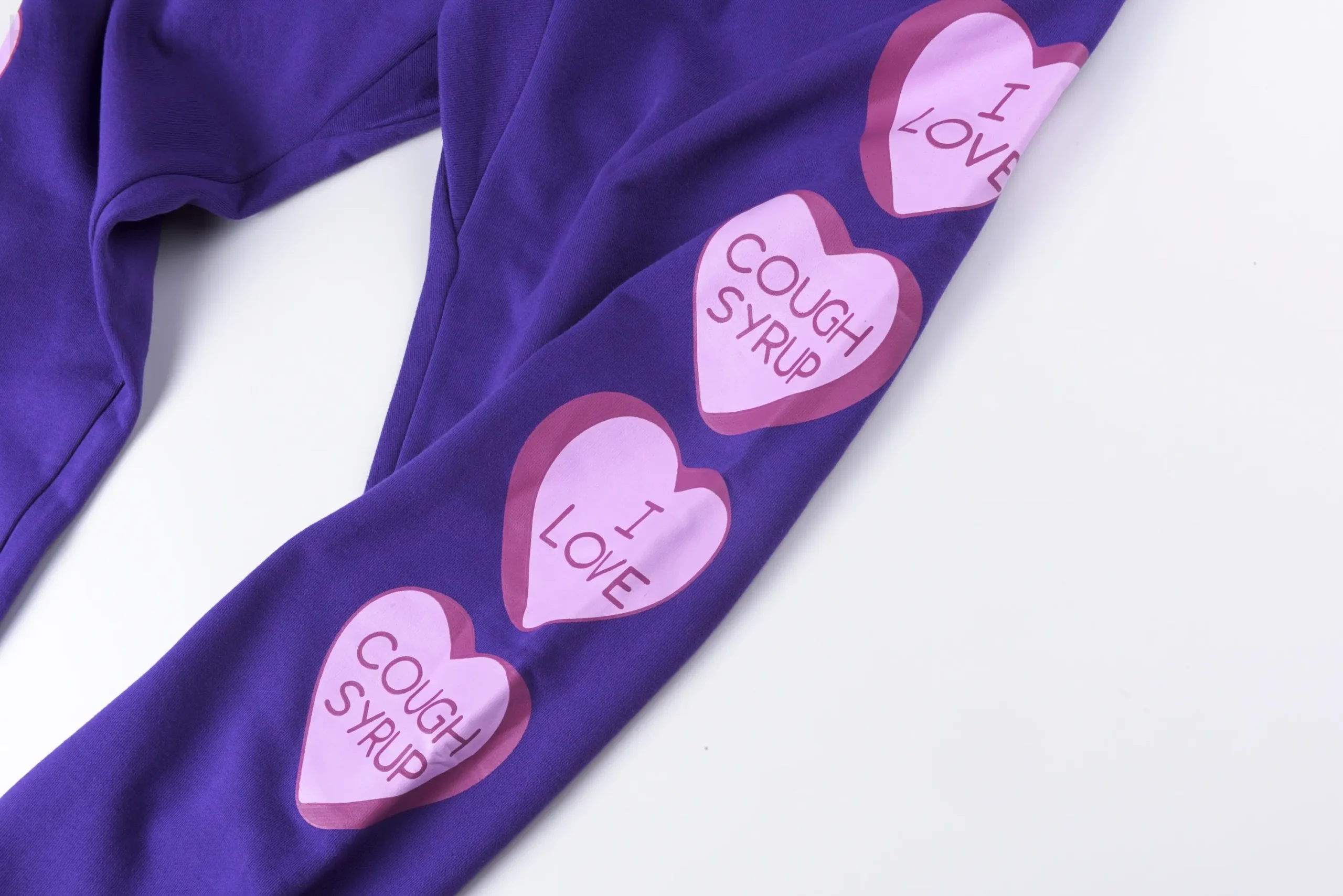 Display of the heart logo on the right side of the mouth