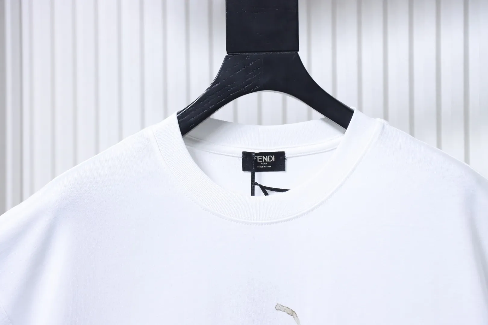 Neckline