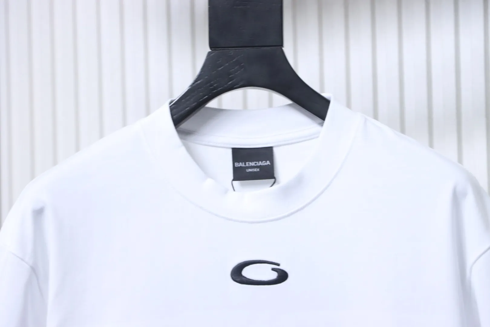 Neckline