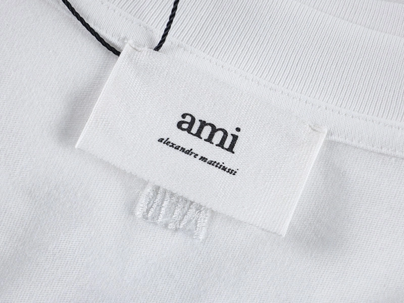 AMI Heart Logo Embroidered T-shirt