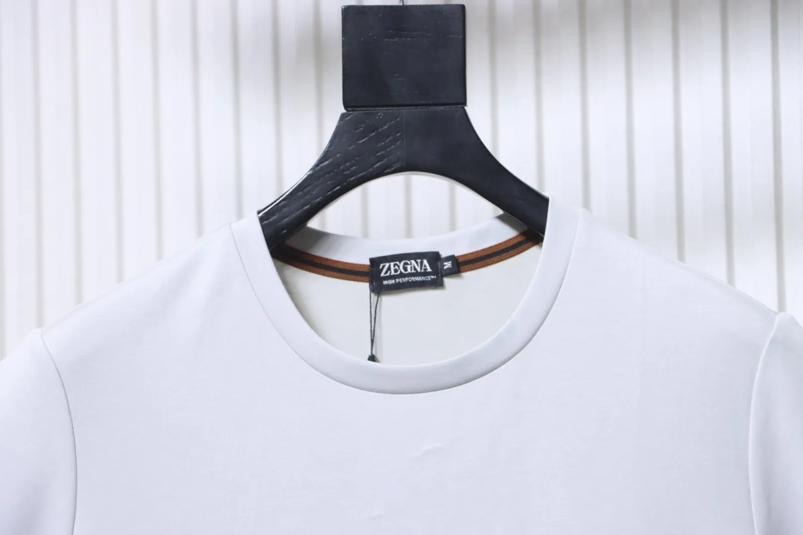 Neckline
