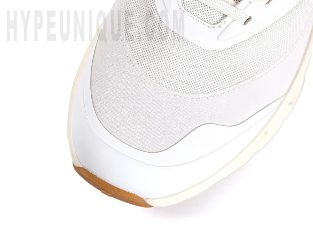 White toe cap, leather mudguard and mesh toe box