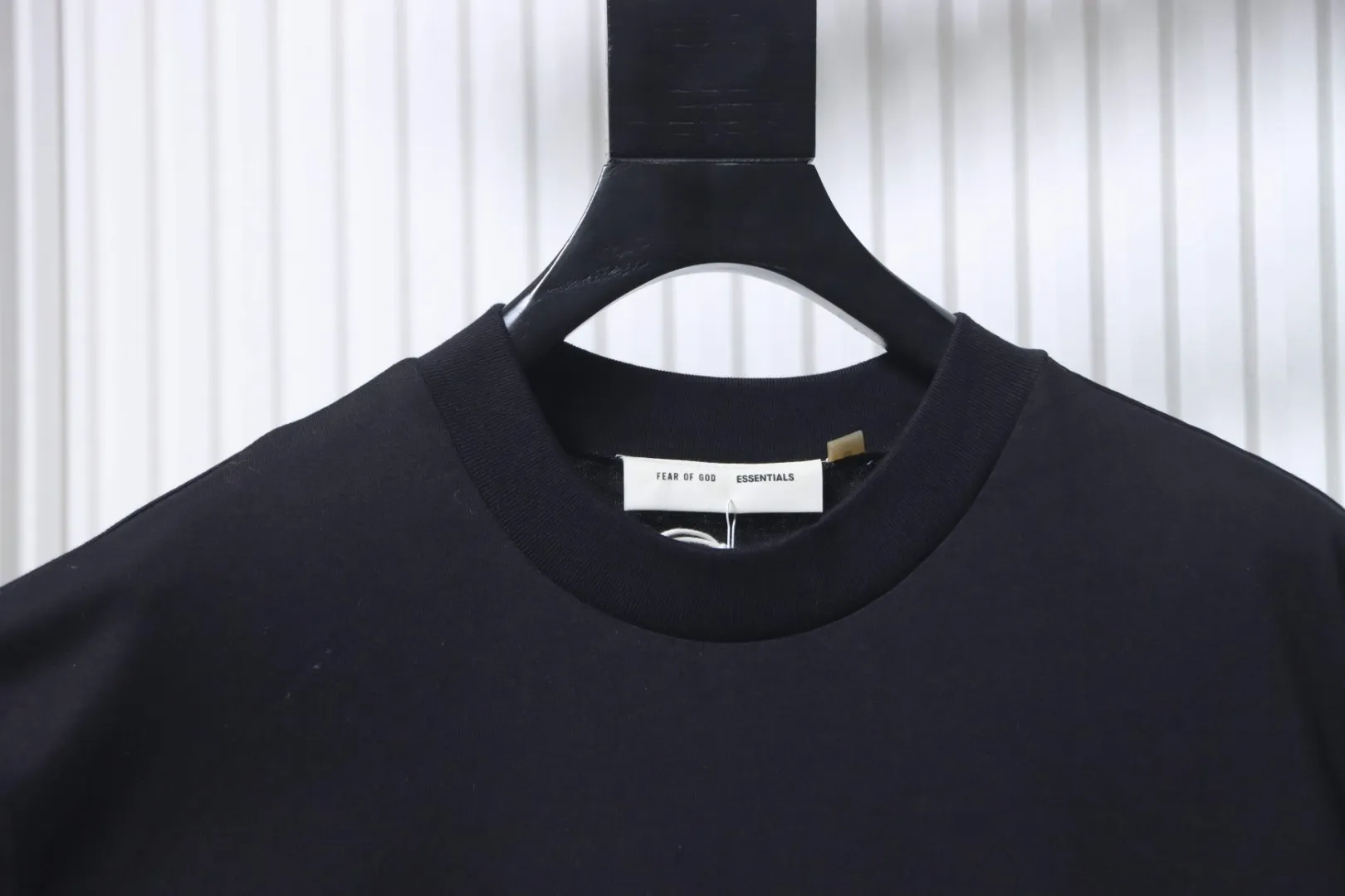 Neckline