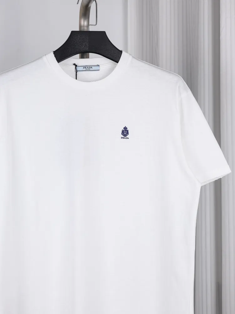 Vintage Badge Embroidered T-Shirt Details