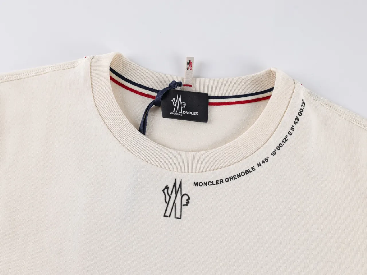 Neckline