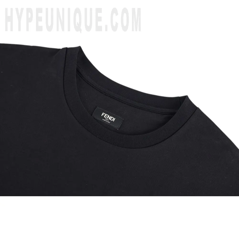 Close-up of the collar detail