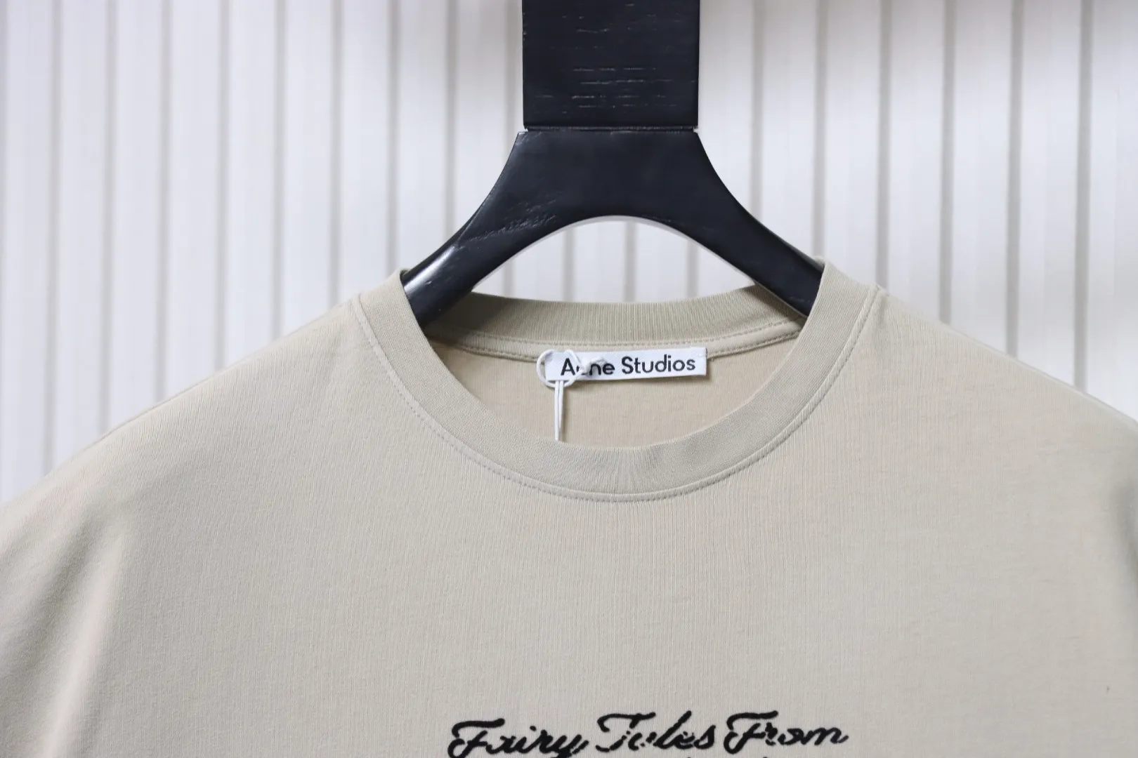Neckline