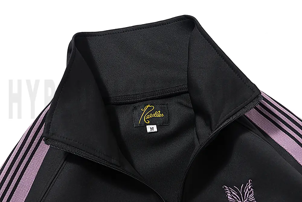 Close-up of the jacket’s neckline wash tag.