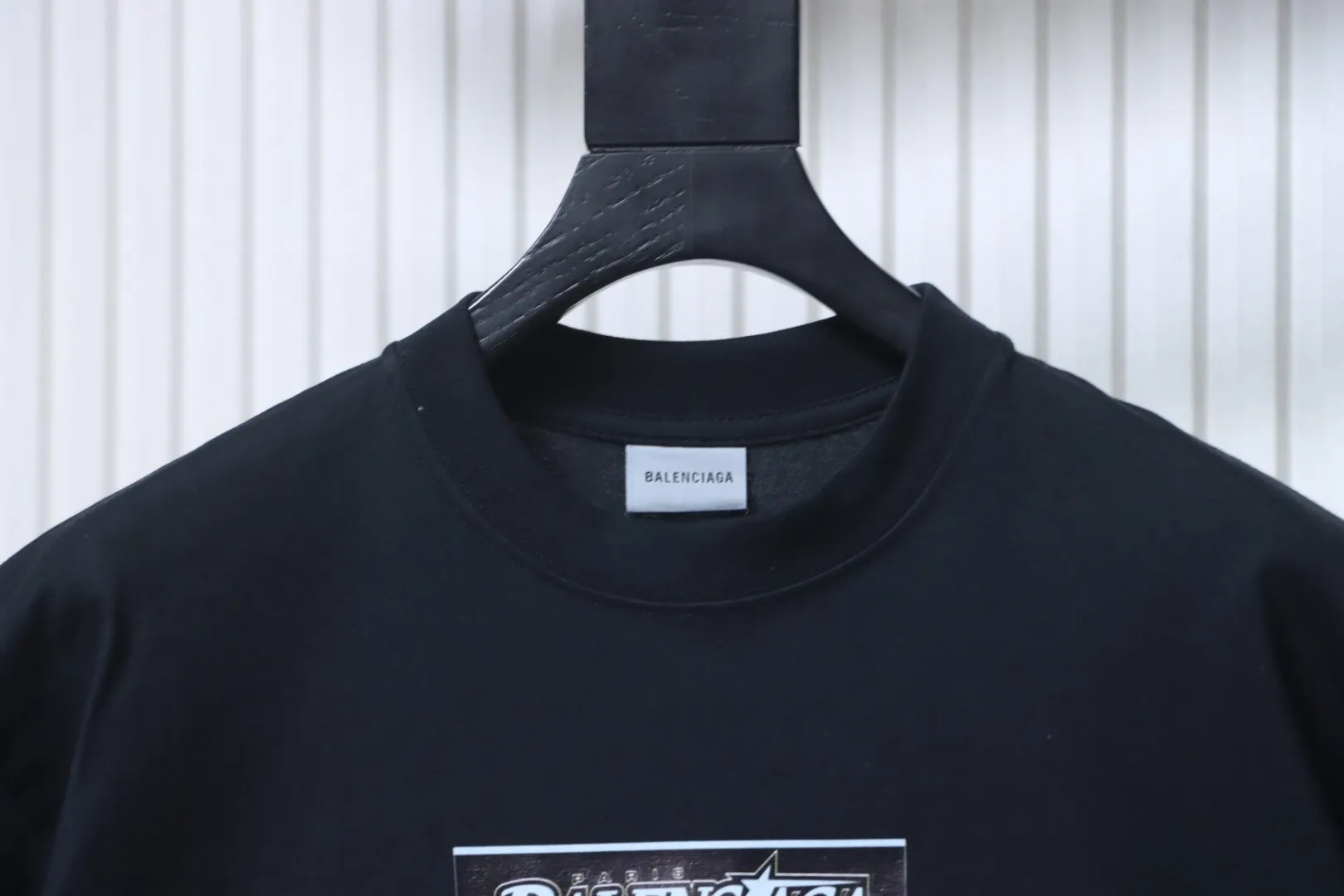 Neckline
