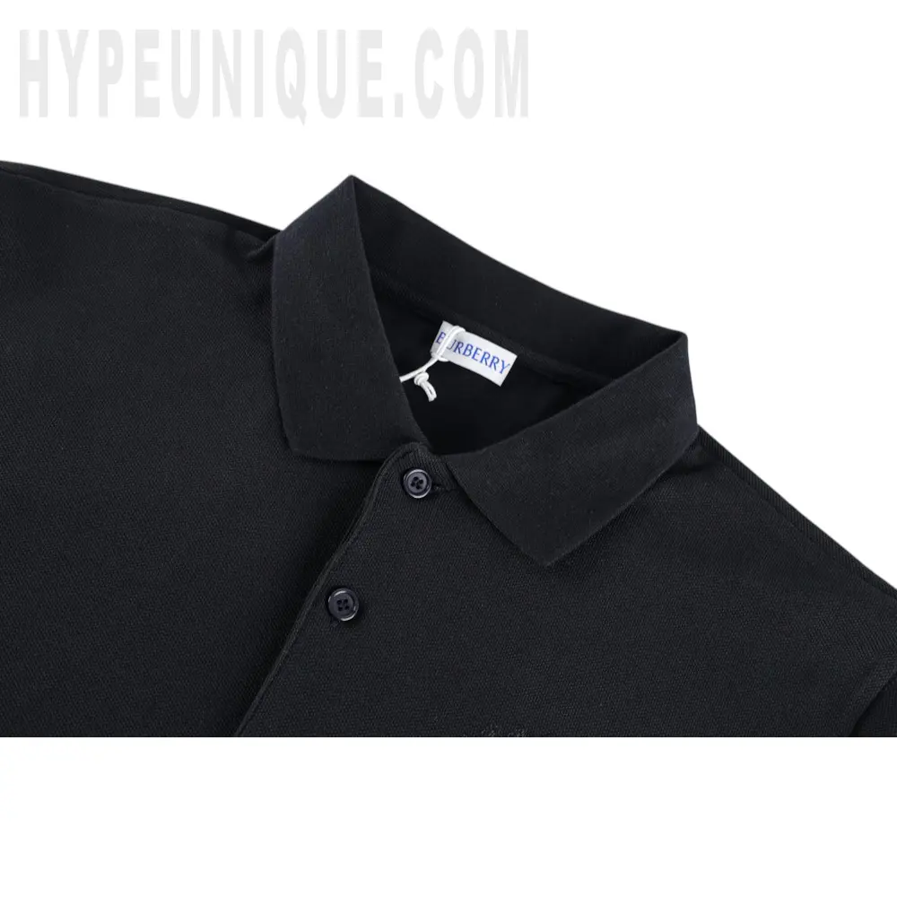 Close-up of the collar detail
