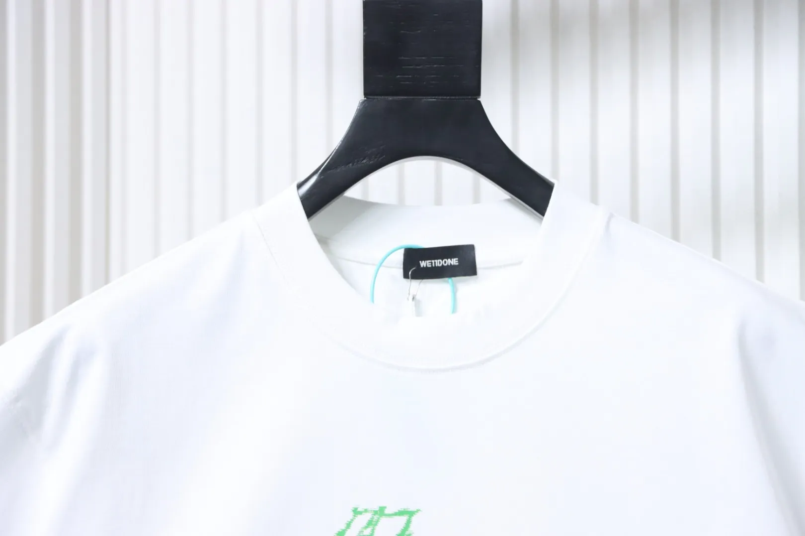 Neckline