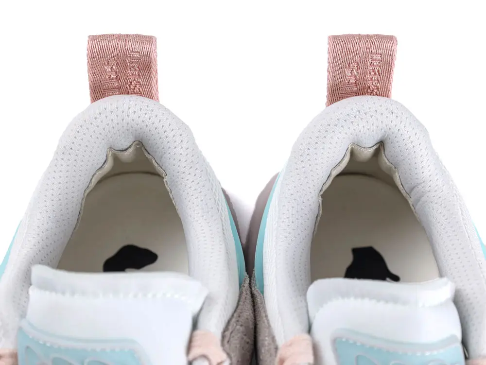 the white shoe mouth