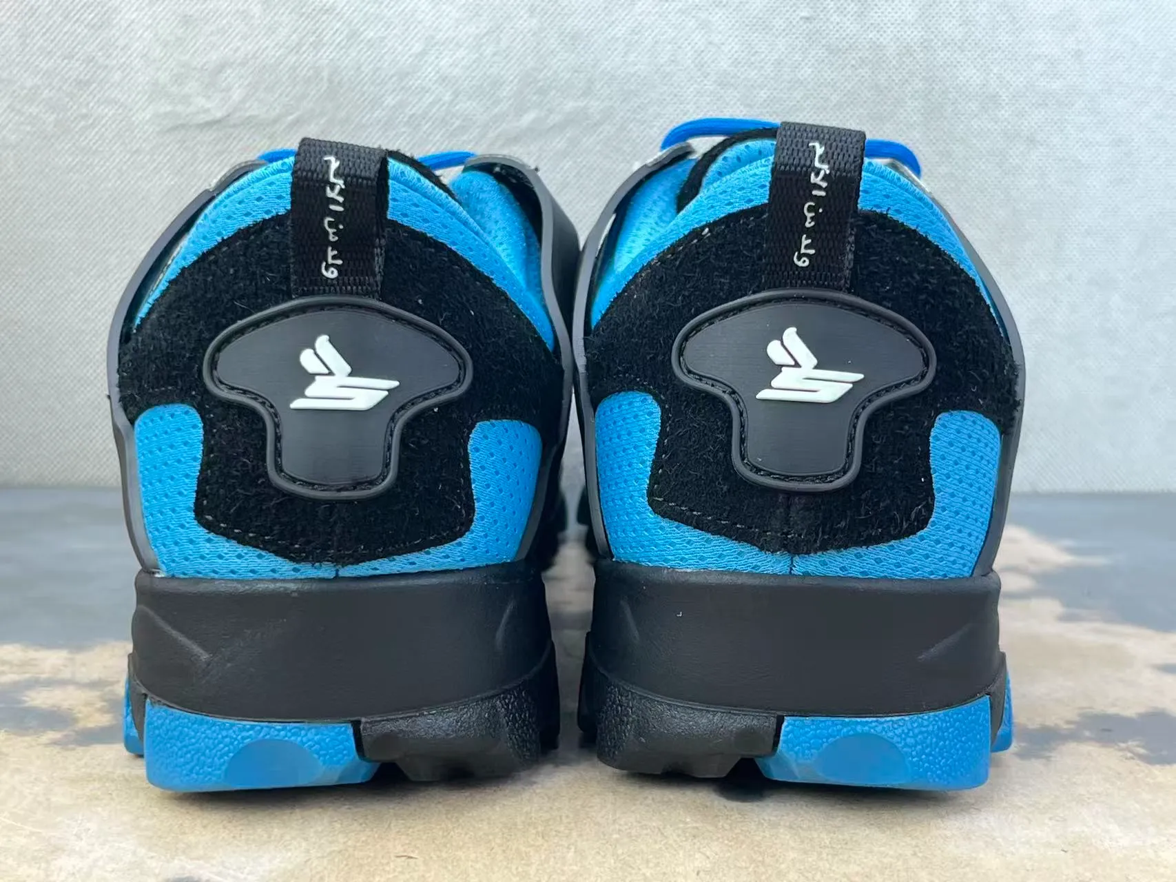 Rear Heel and Back Logo Detail