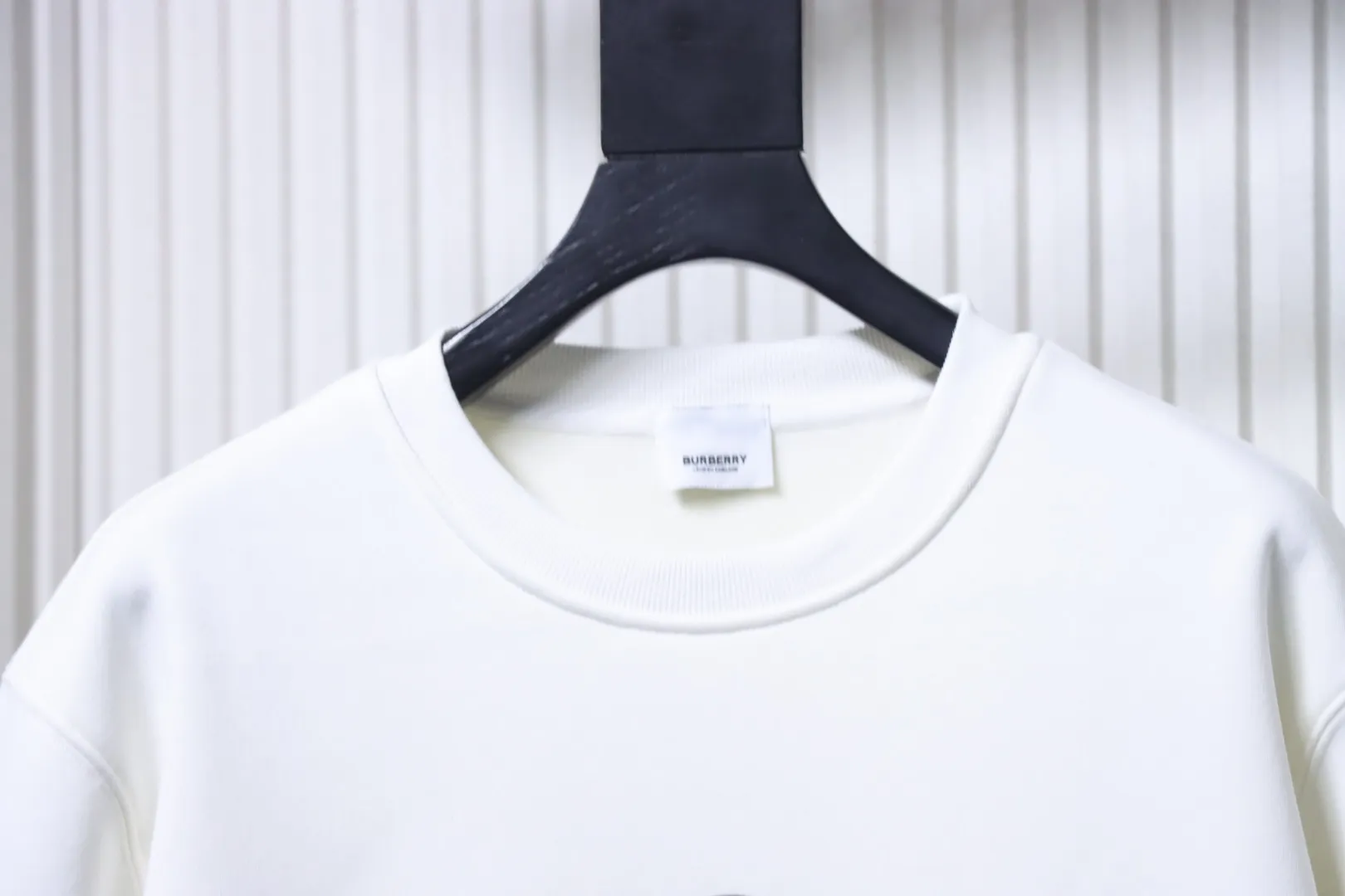 Neckline