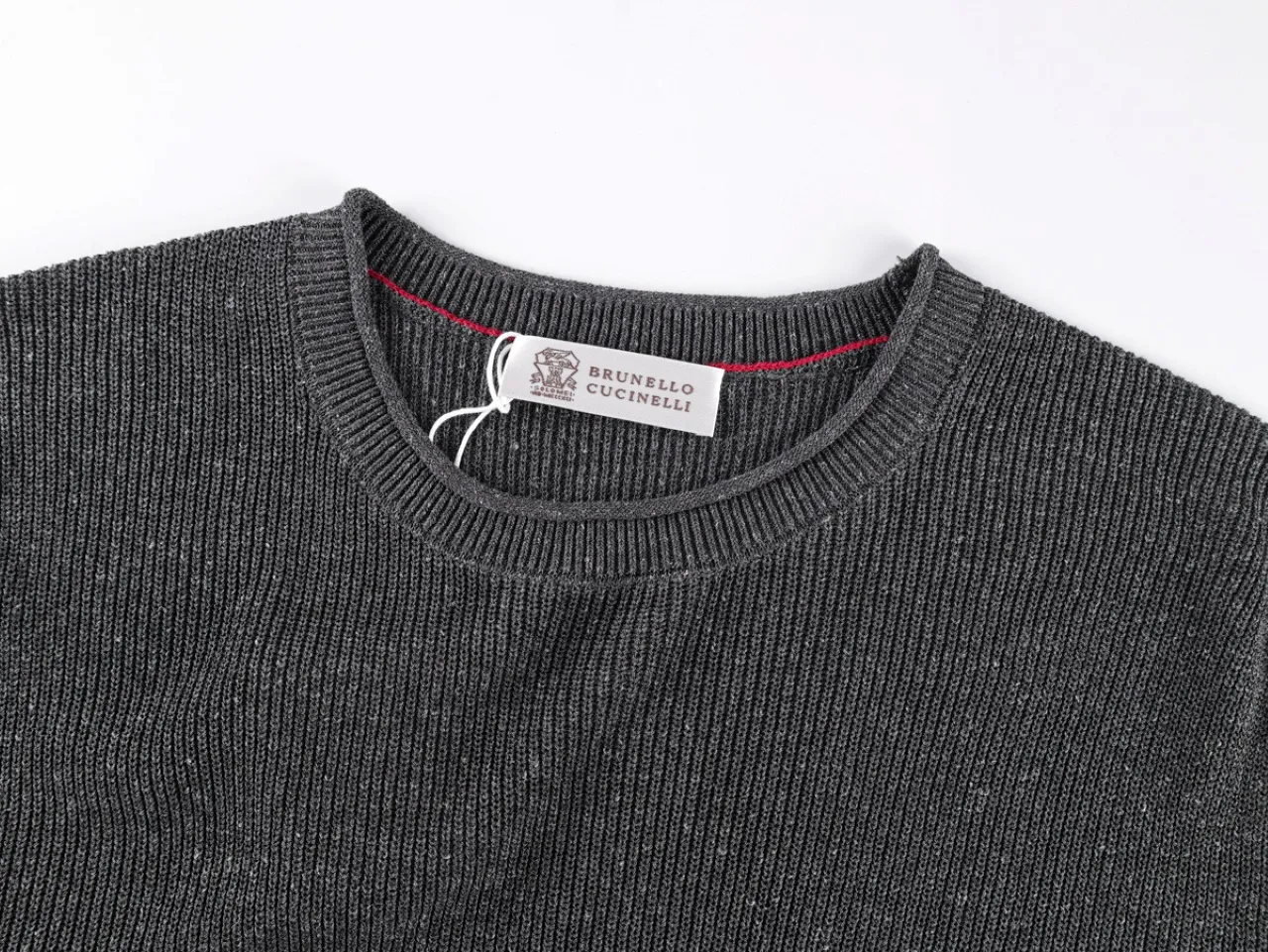 Neckline