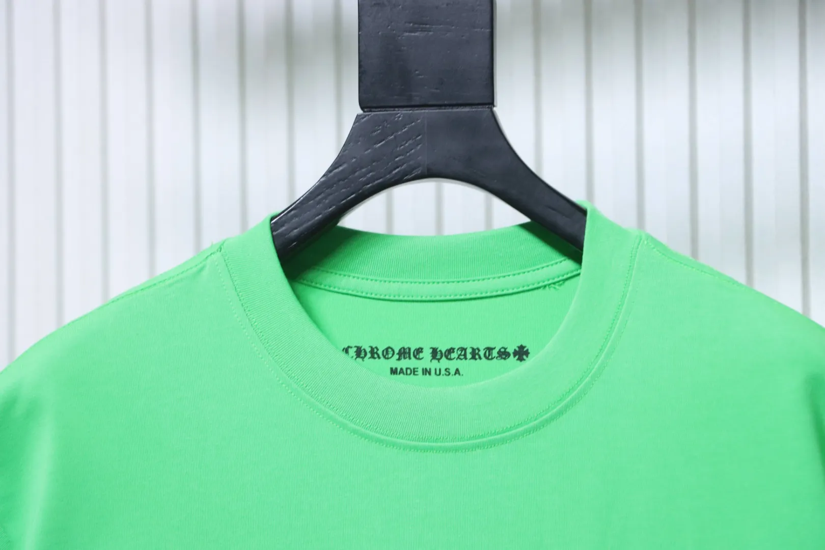 Neckline