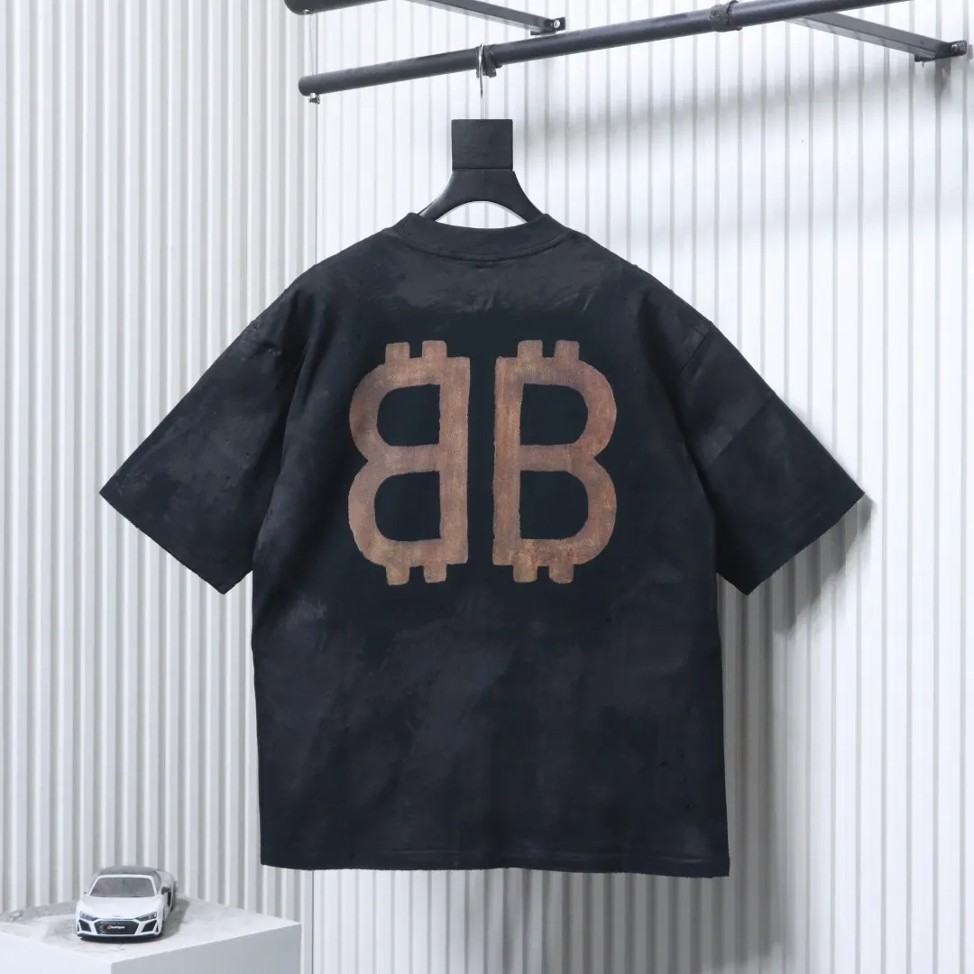 Back of T-Shirt with Logo of Bitcoin