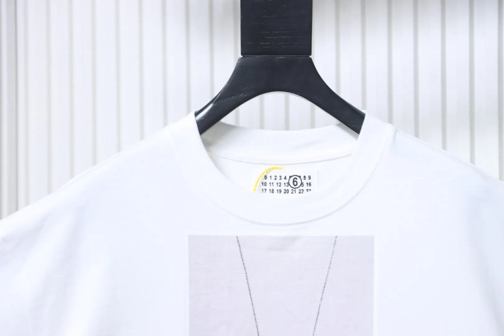 Neckline