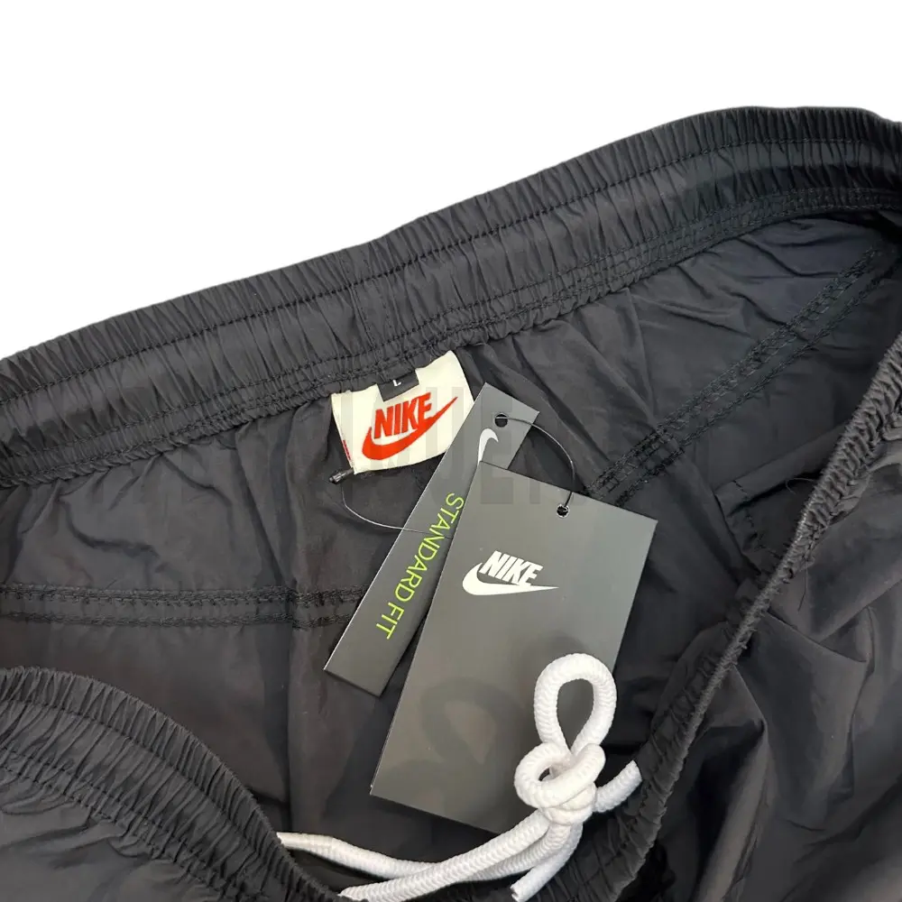 Elastic waistband for easy adjustment.