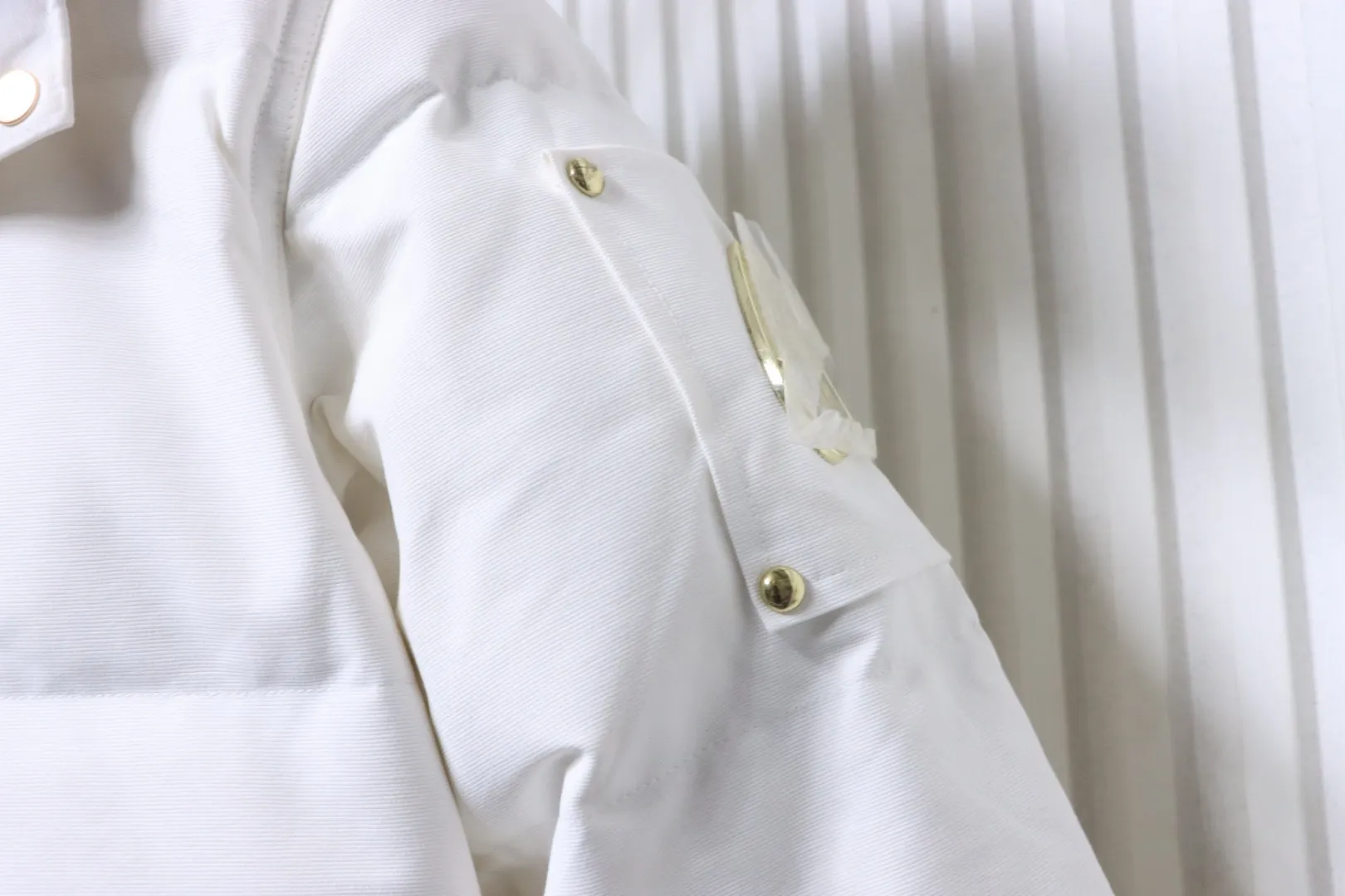Shoulder Logo Detail