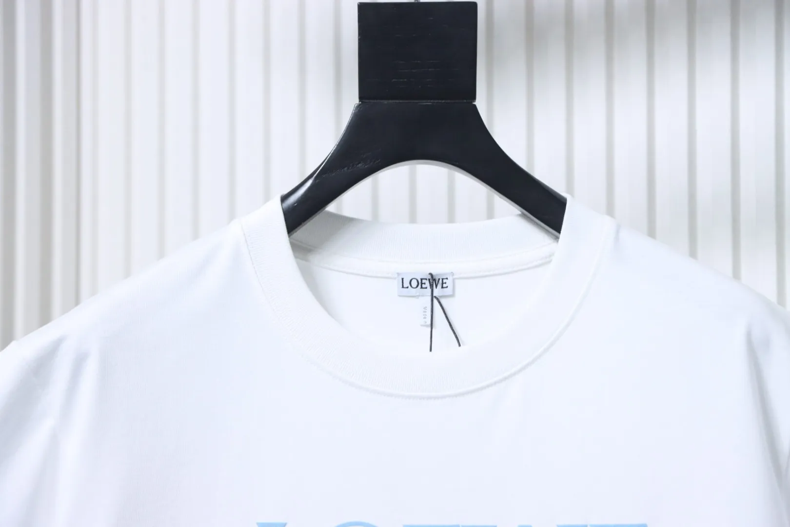 Neckline