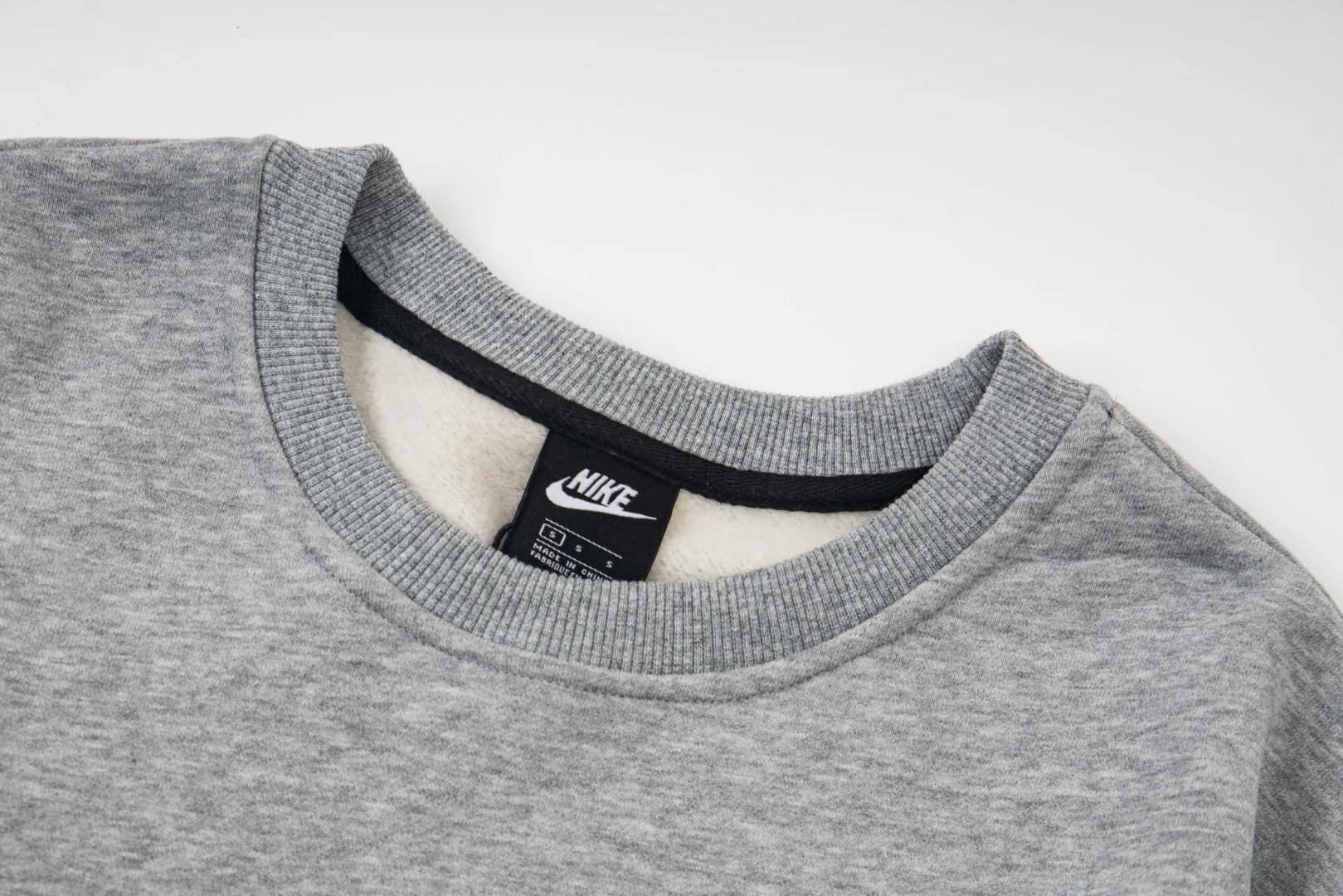 Neckline