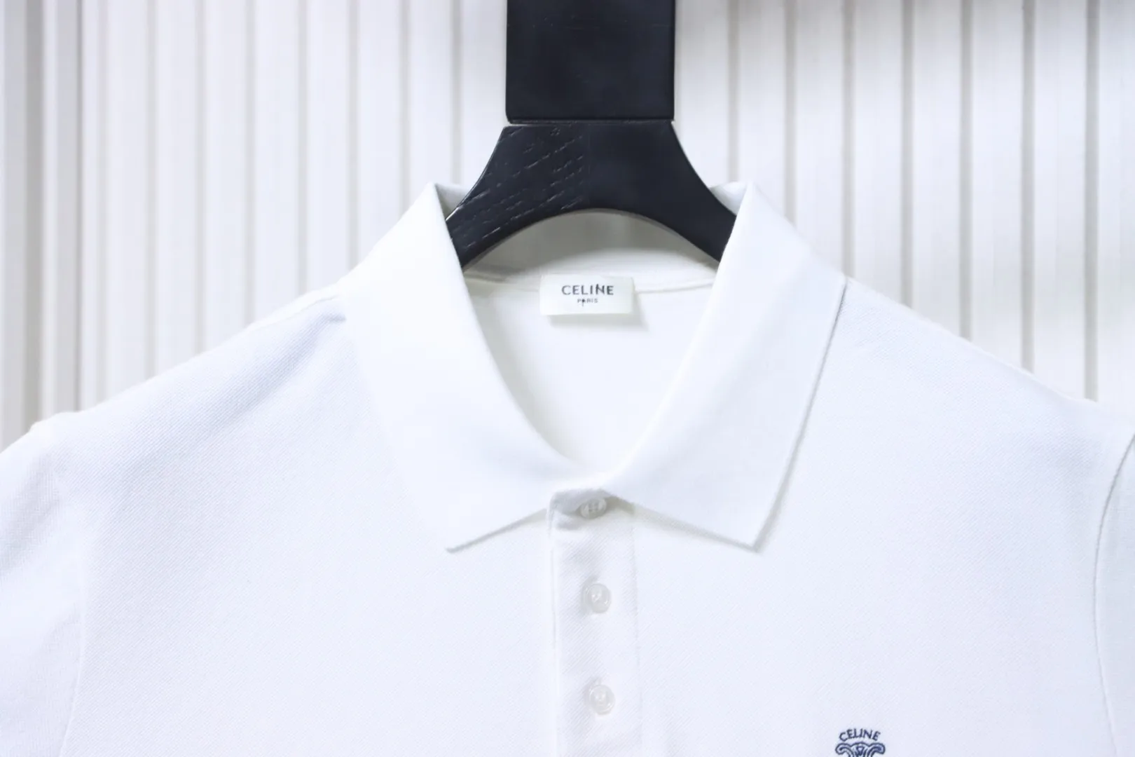 Neckline