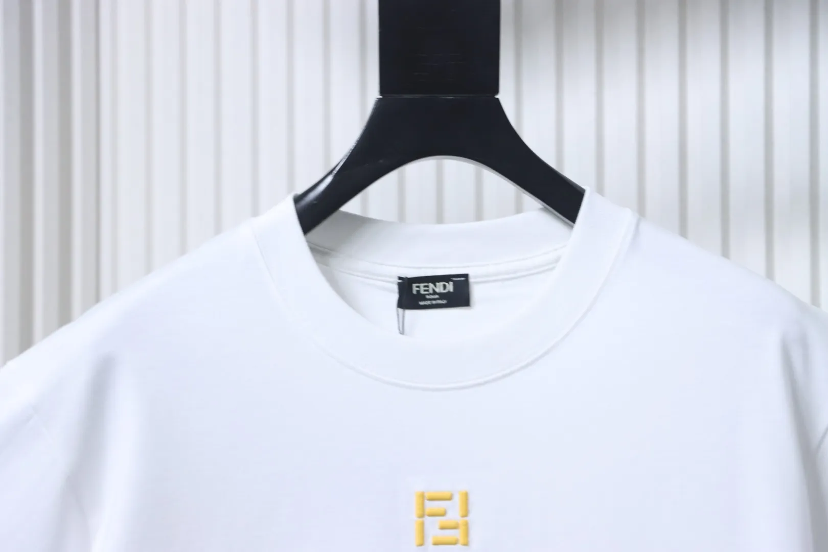 Neckline
