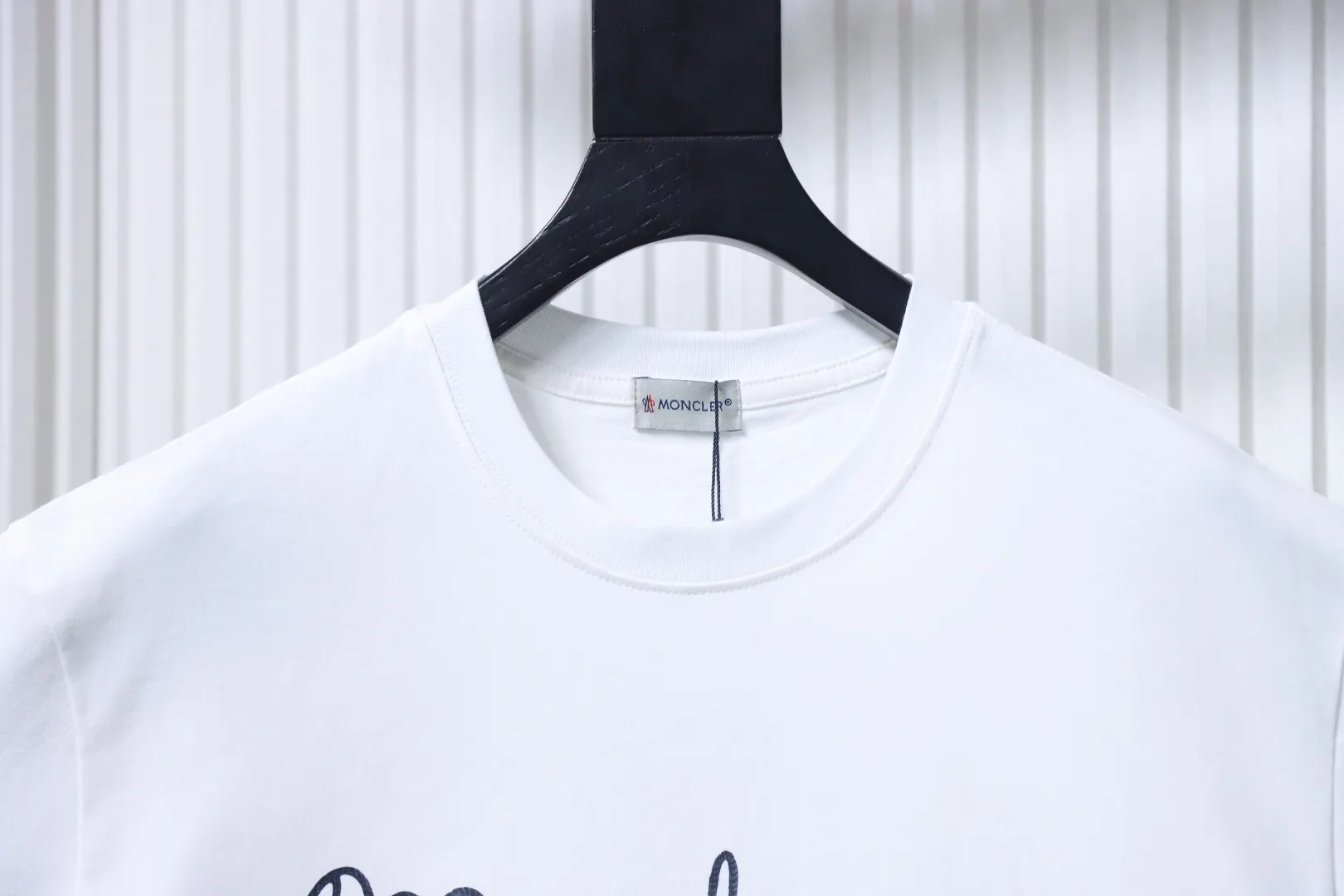 Neckline
