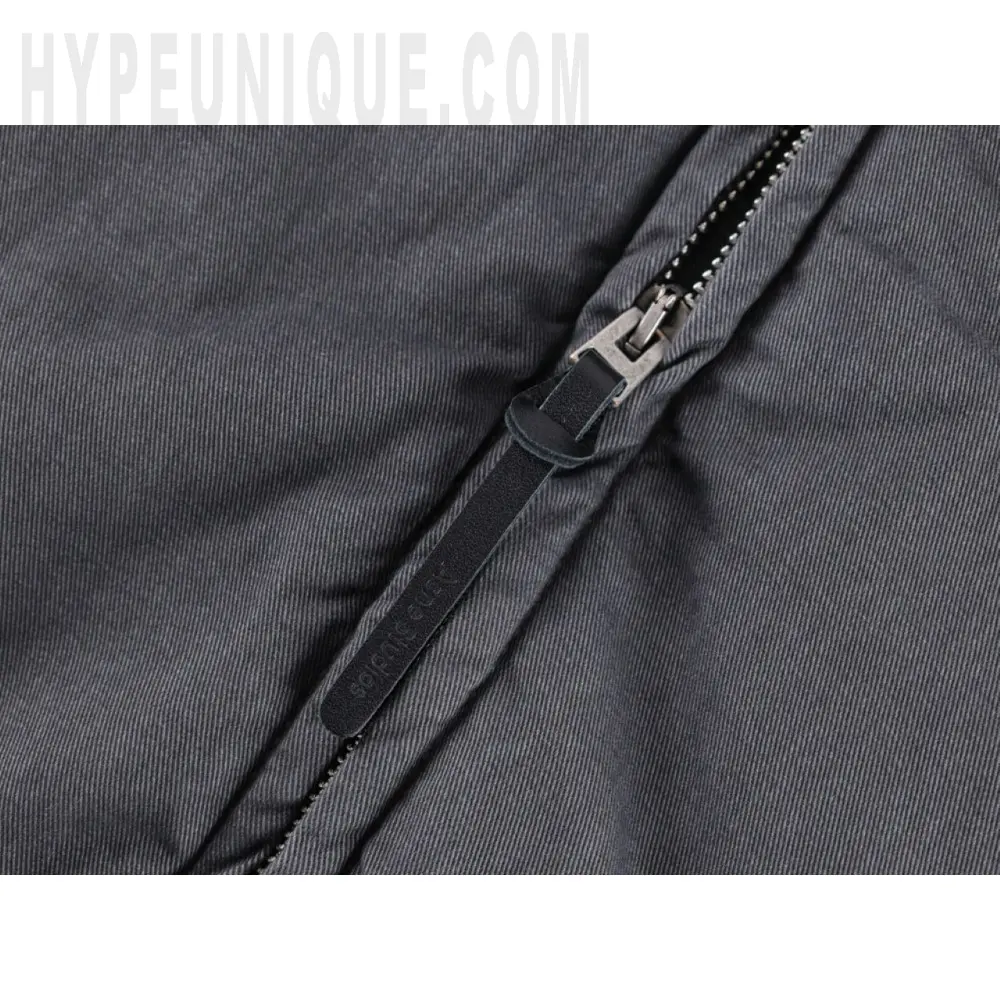 a zipper on a jacket