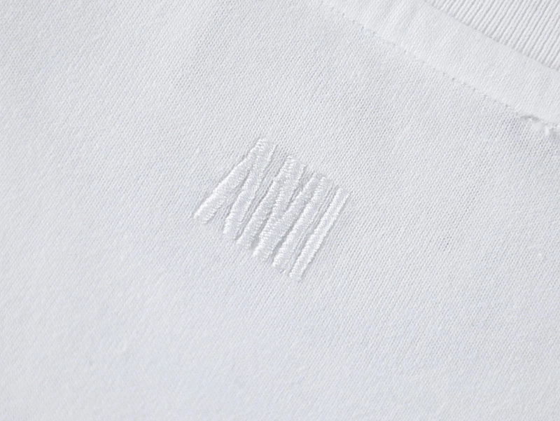 AMI Heart Logo Embroidered T-shirt